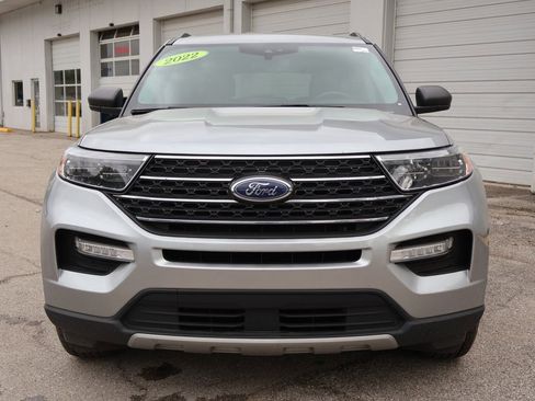 Used 2022 Ford Explorer XLT w/ Equipment Group 202A AWD/4WD image 9