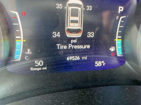 Used 2023 Chrysler Pacifica Touring-L image 19