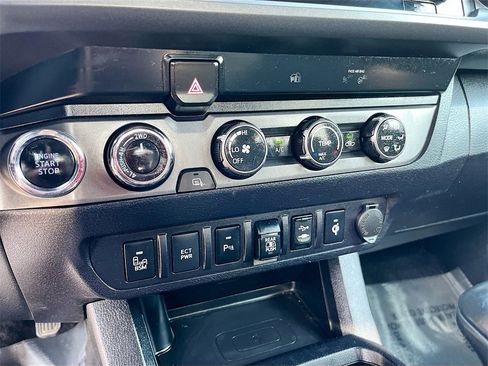Used 2019 Toyota Tacoma TRD Off-Road image 16