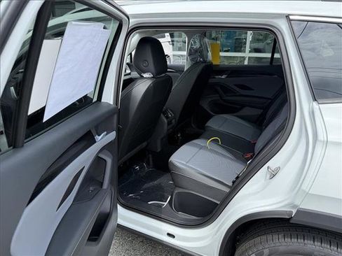 New 2025 Volkswagen Tiguan SE AWD/4WD image 11
