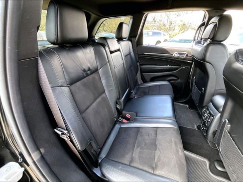 Used 2019 Jeep Grand Cherokee Altitude image 18