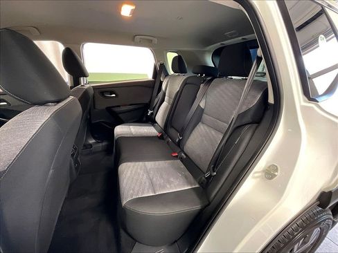 Used 2023 Nissan Rogue SV AWD/4WD image 15