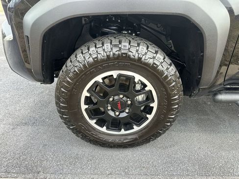 Used 2025 Toyota Tacoma TRD Sport AWD/4WD image 10
