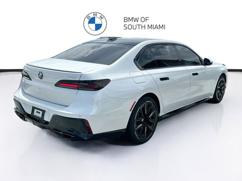 Certified 2024 BMW 760i xDrive w/ Premium Package 2 AWD/4WD image 7