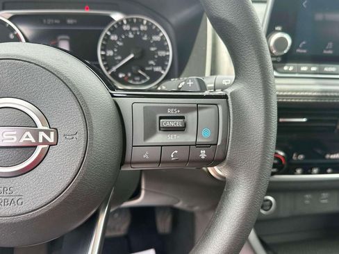 Used 2022 Nissan Rogue SV AWD/4WD image 22
