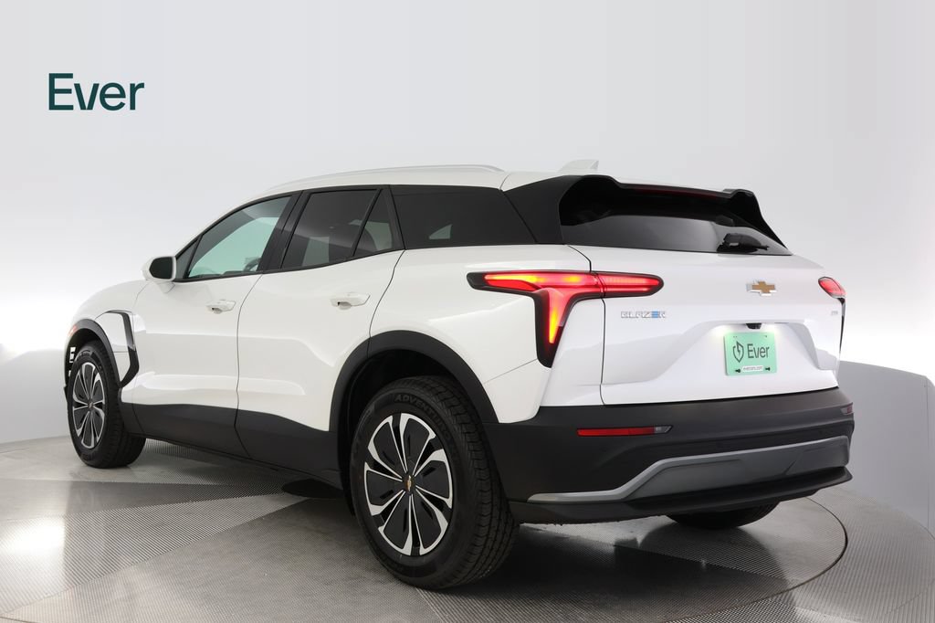 Used 2024 Chevrolet Blazer EV LT AWD/4WD image 17