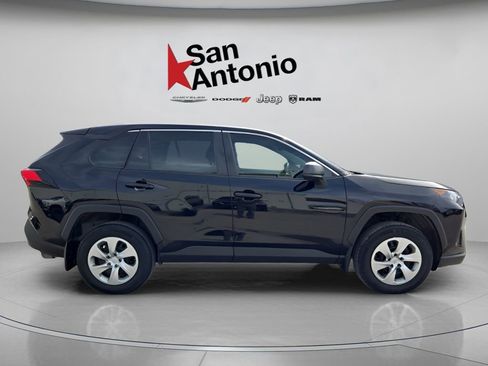 Used 2022 Toyota RAV4 LE image 9