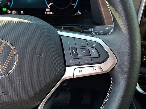 Used 2025 Volkswagen Atlas SE image 23