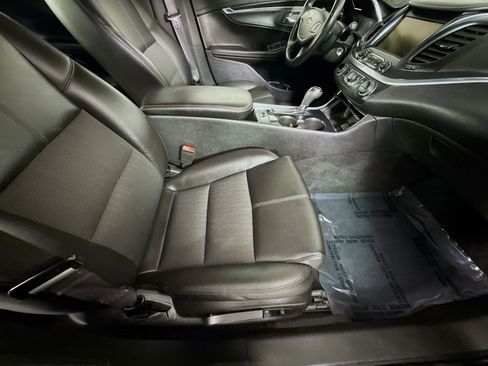 Used 2016 Chevrolet Impala LT w/ Convenience Package image 28