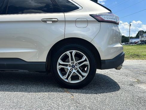 Used 2018 Ford Edge Titanium w/ Equipment Group 301A FWD image 22