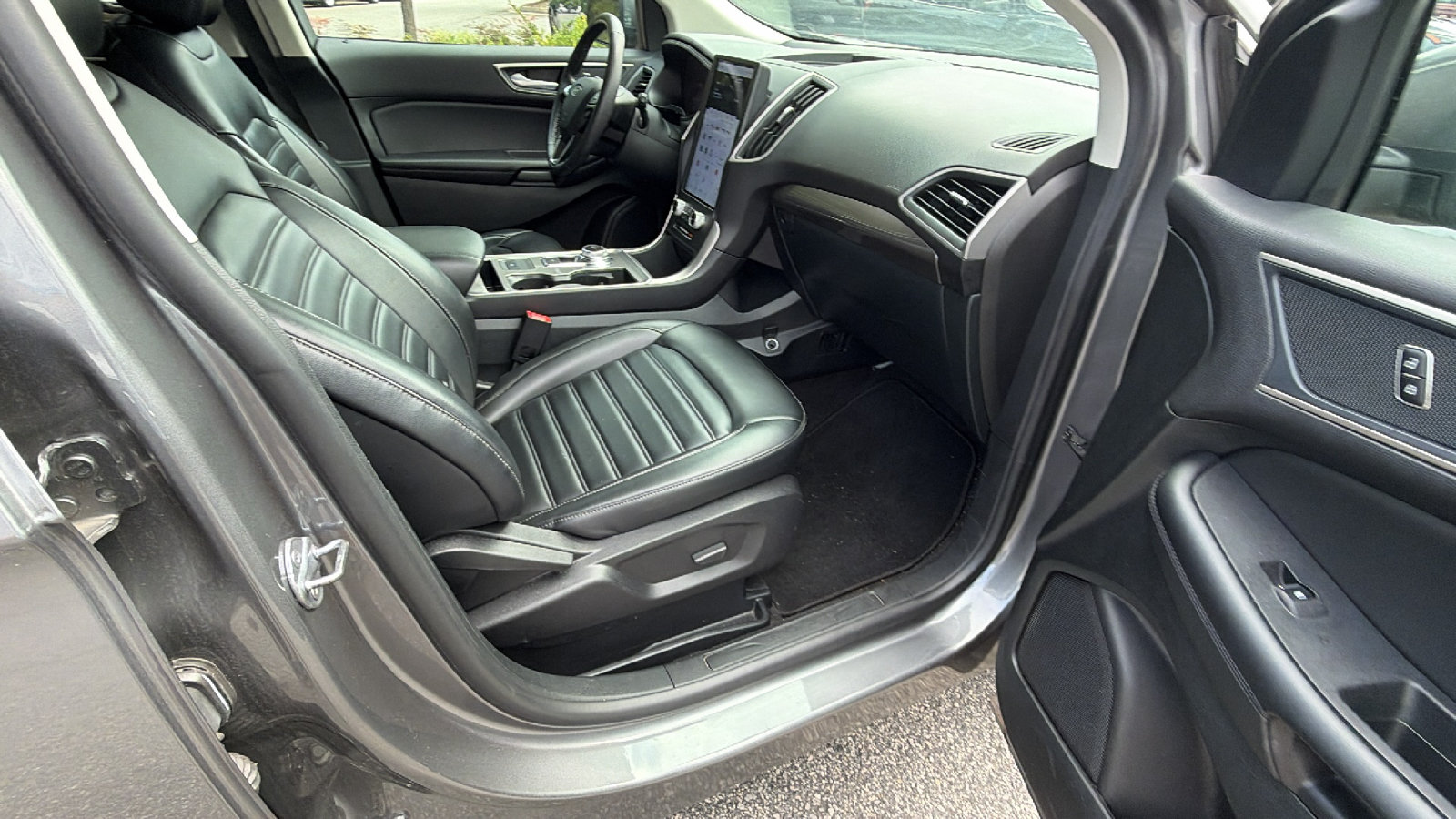 Used 2024 Ford Edge SEL AWD/4WD image 19