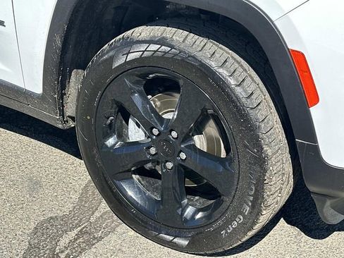 Used 2023 Jeep Grand Cherokee Altitude image 7