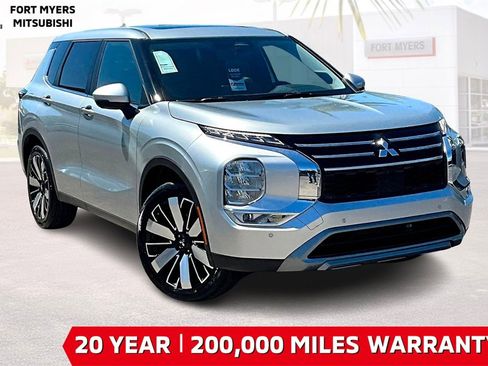 New 2025 Mitsubishi Outlander SE image 1