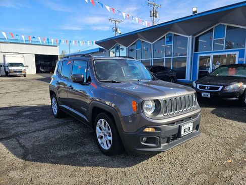 Used 2016 Jeep Renegade Latitude w/ Cold Weather Group image 1