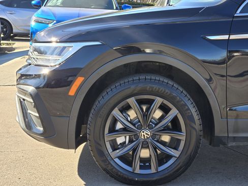 Used 2022 Volkswagen Tiguan SE image 10