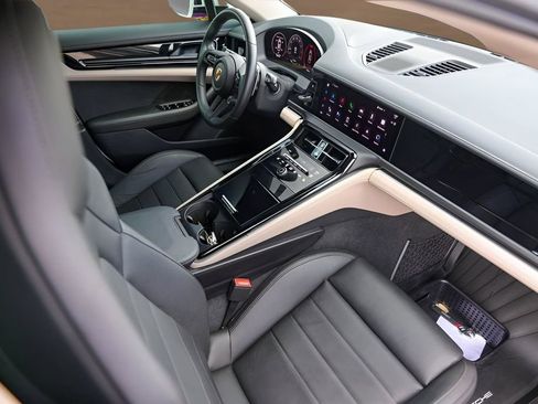 Used 2024 Porsche Panamera image 29