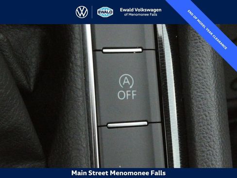 Certified 2025 Volkswagen Taos SE FWD image 16