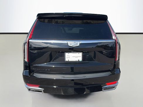 Used 2023 Cadillac Escalade Premium Luxury image 4
