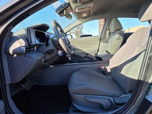 Certified 2025 Hyundai Elantra Sport image 9