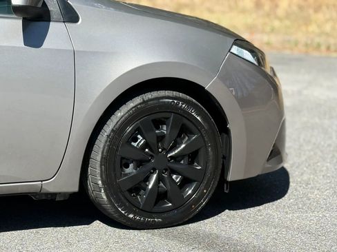 Used 2014 Toyota Corolla LE image 11