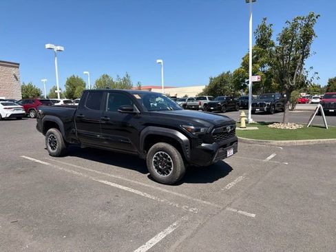 Used 2024 Toyota Tacoma TRD Off-Road w/ TRD Off Road Premium Package AWD/4WD image 2