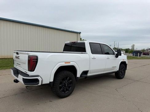 Used 2024 GMC Sierra 2500 AT4 w/ AT4 Premium Plus Package image 3