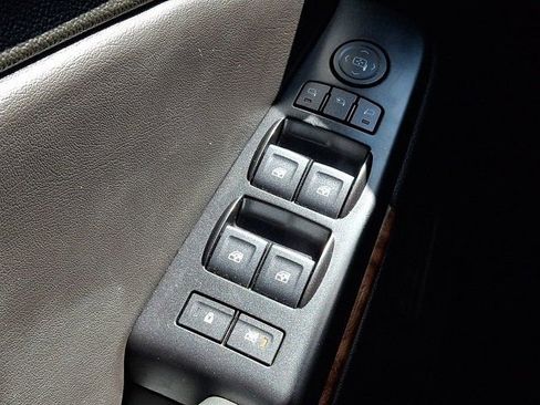 Used 2020 Chevrolet Suburban Premier AWD/4WD image 31