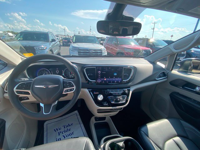 Used 2023 Chrysler Pacifica Touring-L FWD image 23
