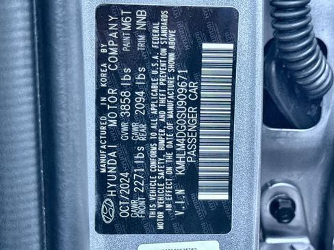 Used 2025 Hyundai Elantra Sport FWD image 29