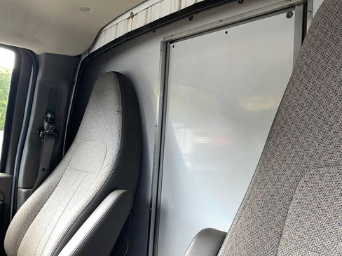 Used 2015 GMC Savana 3500 RWD image 19