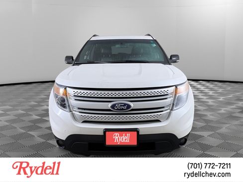 Used 2015 Ford Explorer XLT w/ Equipment Group 202A image 8