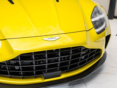 Used 2025 Aston Martin V8 Vantage Coupe image 42