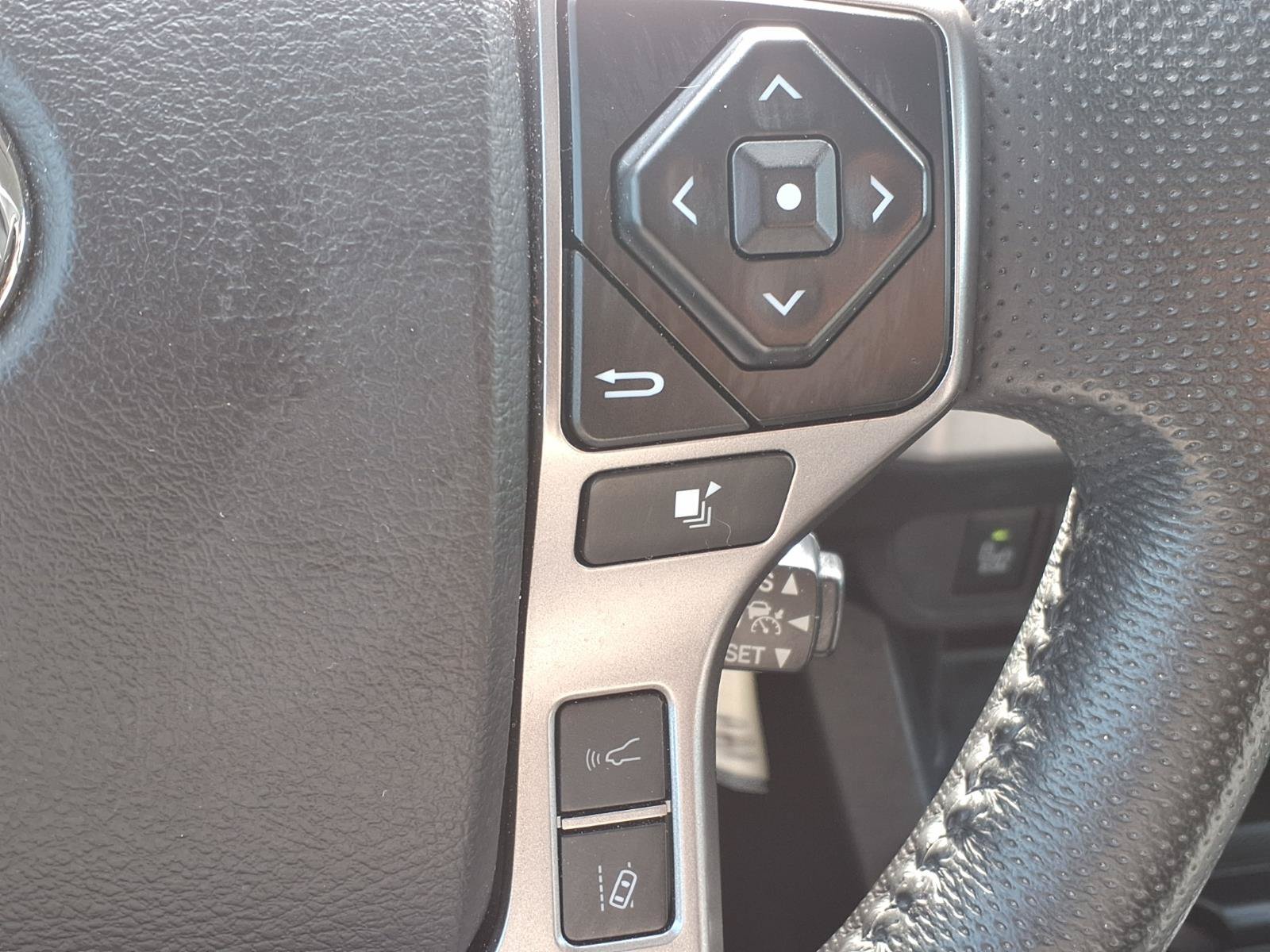 Used 2022 Toyota Tacoma SR5 w/ Technology Package RWD image 6