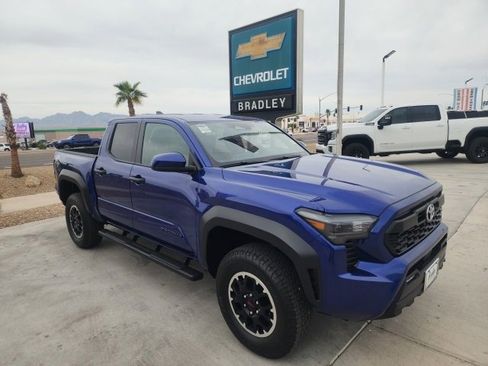 Used 2025 Toyota Tacoma TRD Off-Road image 1