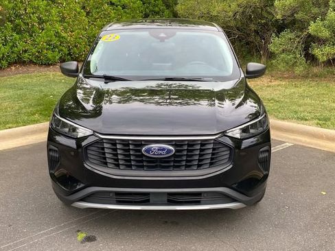 Used 2023 Ford Escape Active AWD/4WD image 2