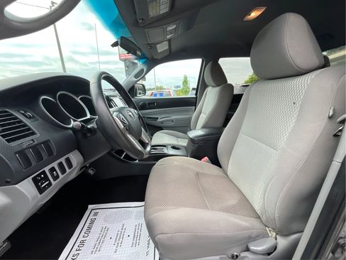 Used 2014 Toyota Tacoma PreRunner w/ Convenience Package RWD image 11