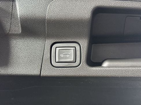 Used 2023 GMC Acadia SLT AWD/4WD image 25