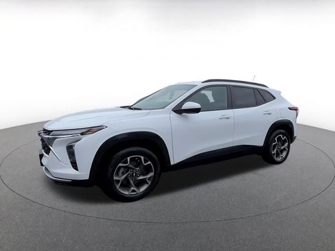 Used 2025 Chevrolet Trax LT image 8