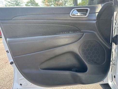 Used 2020 Jeep Grand Cherokee Altitude image 23