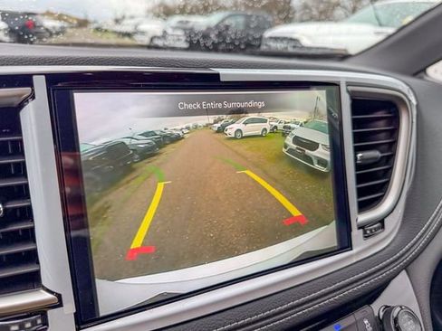 New 2026 Chrysler Pacifica Select image 20