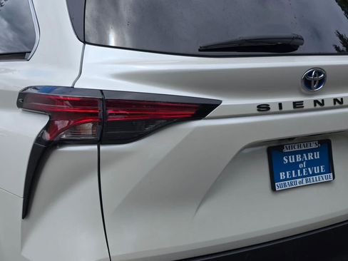 Used 2021 Toyota Sienna XLE FWD image 7