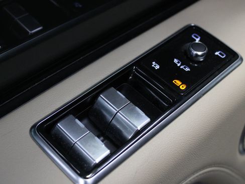 Used 2019 Land Rover Range Rover HSE image 27