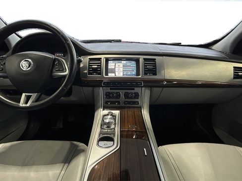 Used 2013 Jaguar XF 3.0 image 20