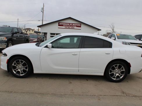 Used 2016 Dodge Charger SXT image 1