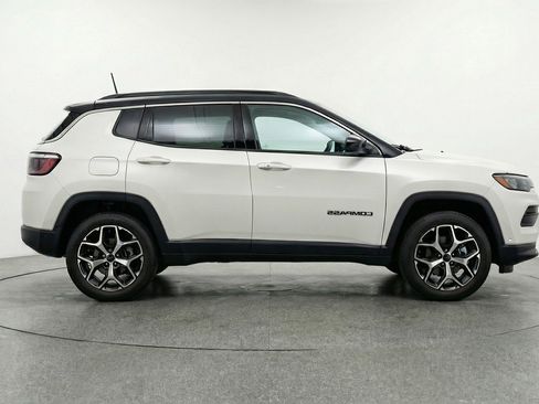 Used 2025 Jeep Compass Limited image 11