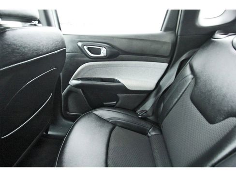 Used 2024 Jeep Compass Latitude image 12