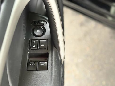 Used 2011 Honda Accord EX-L image 17