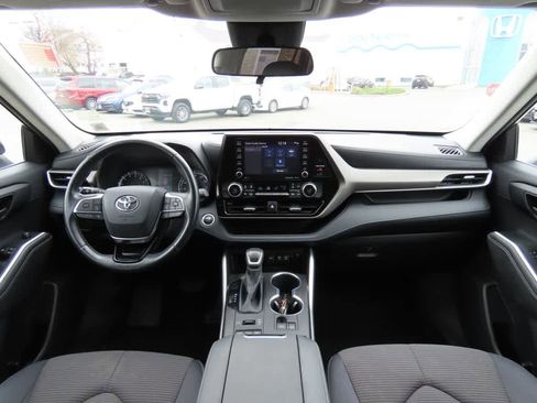 Used 2020 Toyota Highlander LE image 19