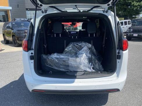 New 2026 Chrysler Voyager LX image 7