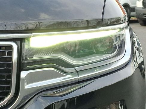 Used 2022 Jeep Wagoneer Series III w/ Premium Group I AWD/4WD image 9